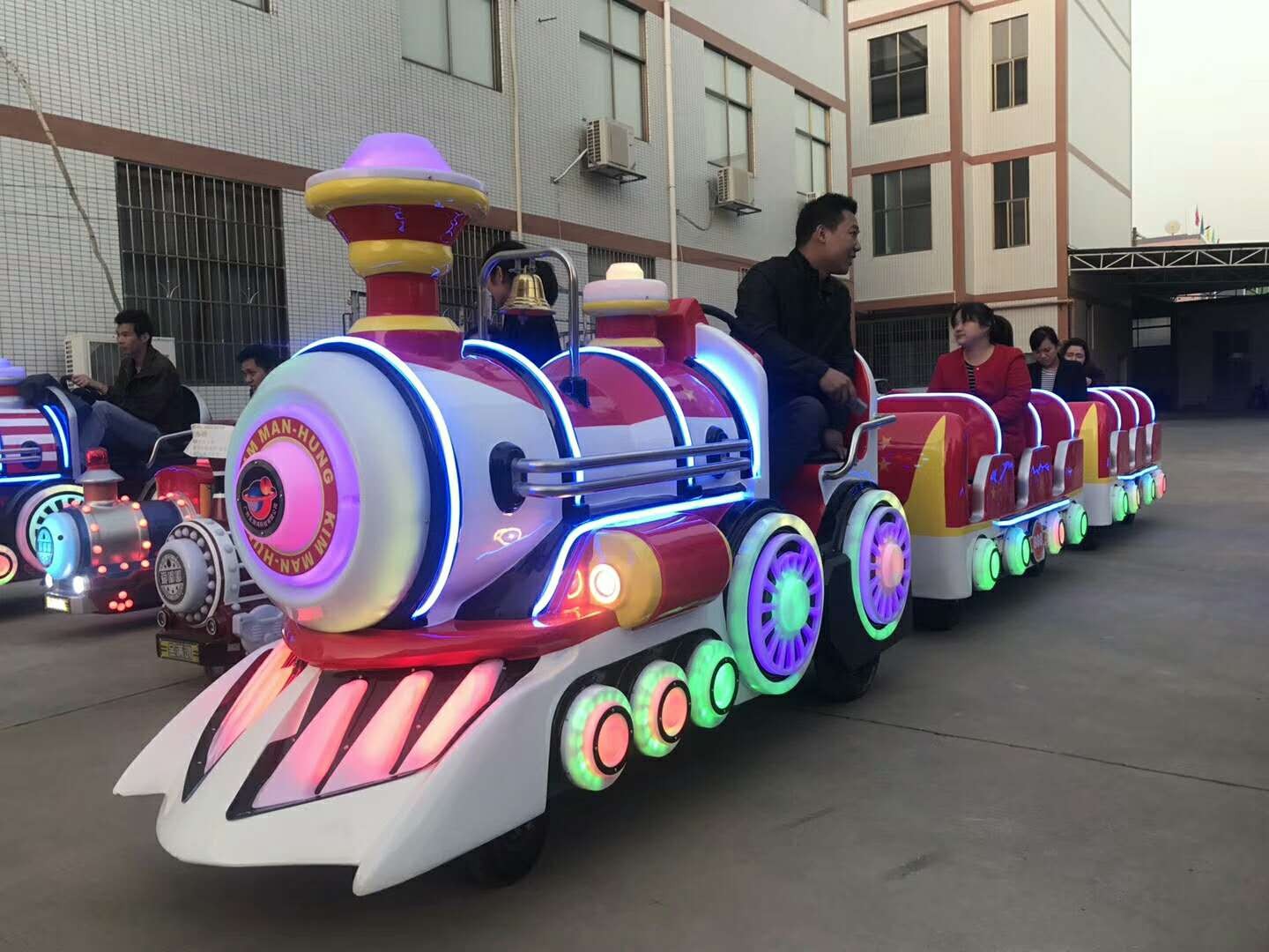 长坡镇商场小火车
